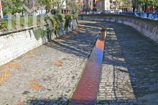 Кървава вода потече от Хасковската река