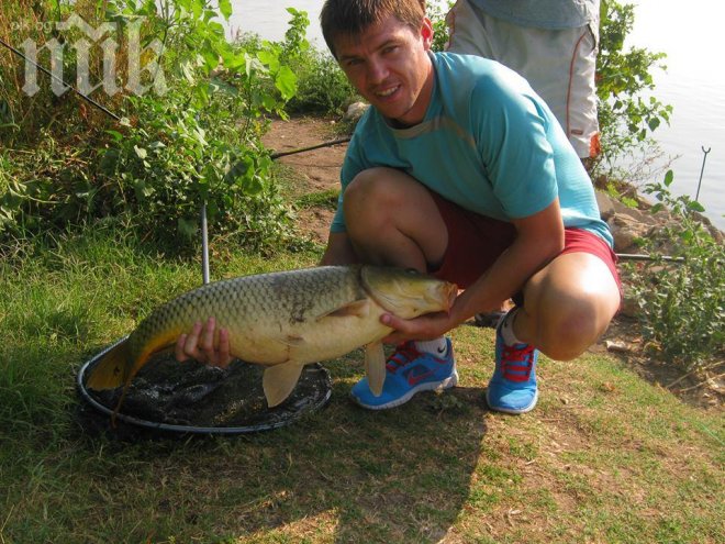 Домовчийски улови едър шаран преди дербито с ЦСКА, пожела си гол на Армията