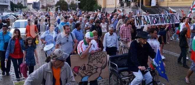 Протестиращи: Объркани сме от поведението на Бойко, ГЕРБ да напусне парламента!