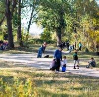 Чистят и зарибяват с пъстърва река Въча край Кричим