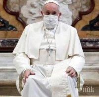 Папата прие испанския премиер на аудиенция без маски