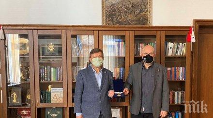 главният прокурор иван гешев връчи отличие прокурор радосвет андреев вкп