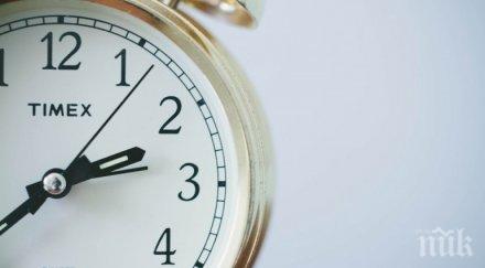 важно нощес преминаваме зимно часово време завъртаме часовниците час назад