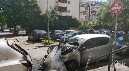 огнена стихия бургас две коли пламнаха мистериозно снимки