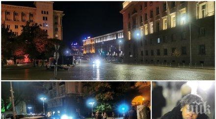 пустош триъгълника властта шепа жълти книжки зъзнат площада продавача знаменца снимки