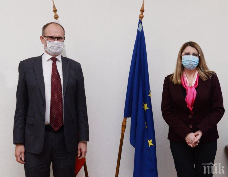 Министър Ахладова обсъди с посланика на Дания правосъдната реформа у нас