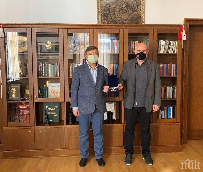 Главният прокурор Иван Гешев връчи отличие на прокурор Радосвет Андреев от ВКП