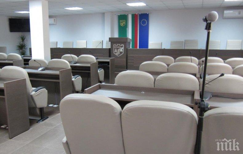 Двама общински съветници от Враца са с коронавирус, местният парламент ще заседава онлайн