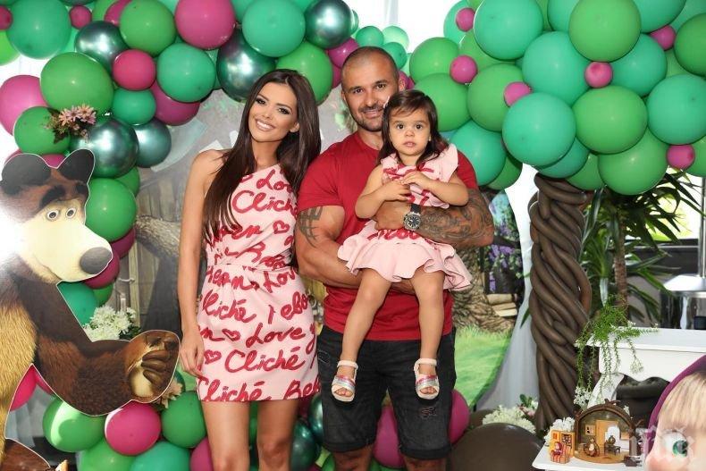 Двугодишната щерка на Преслава хвана прахосмукачката