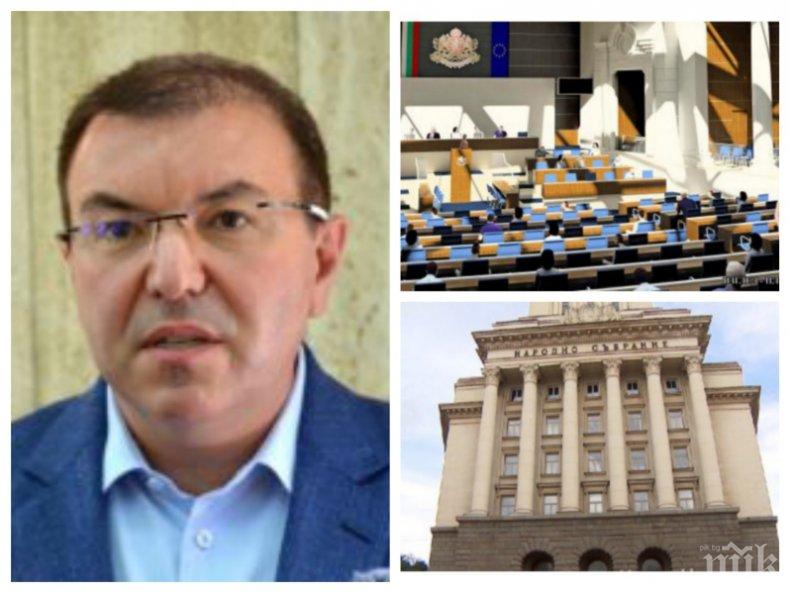 Здравният министър проф. Костадин Ангелов обсъжда извънредната обстановка в парламента 