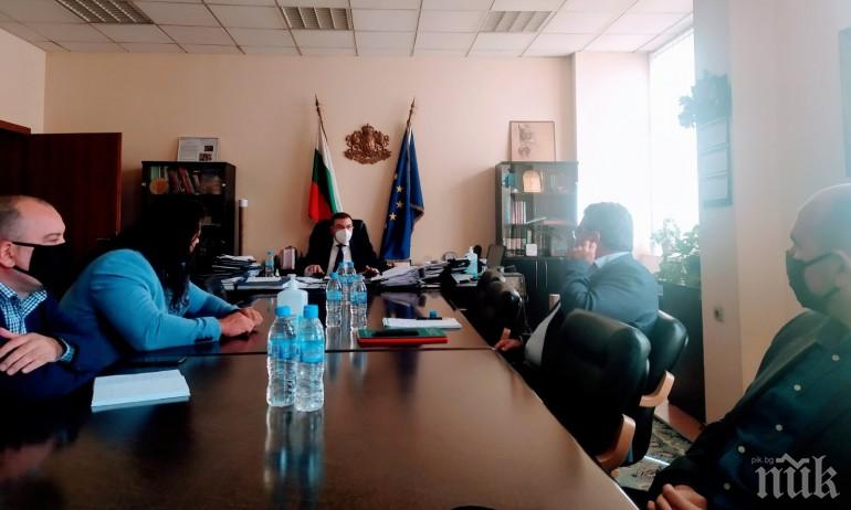 Във Враца затварят пенсионерските клубове