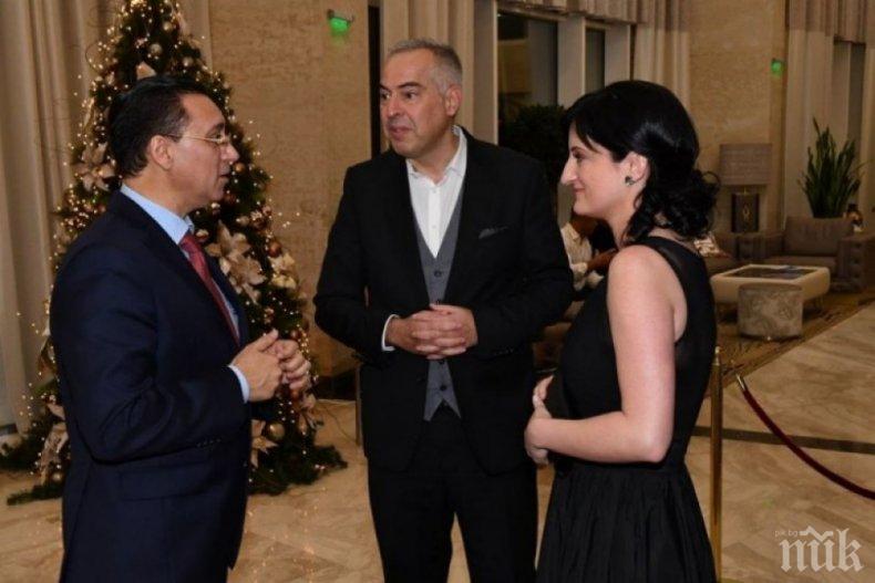 САМО В ПИК И РЕТРО: Бойко Василев чака бебе от колежка?