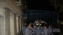 Медици от „Света Анна“ се събраха пред Спешното на спонтанна акция за солидарност в битката с COVID-19
