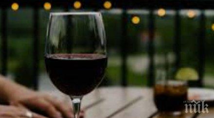 млада двойка поръча ресторант йорк евтино вино получи