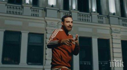 тото скандау прави парфюм