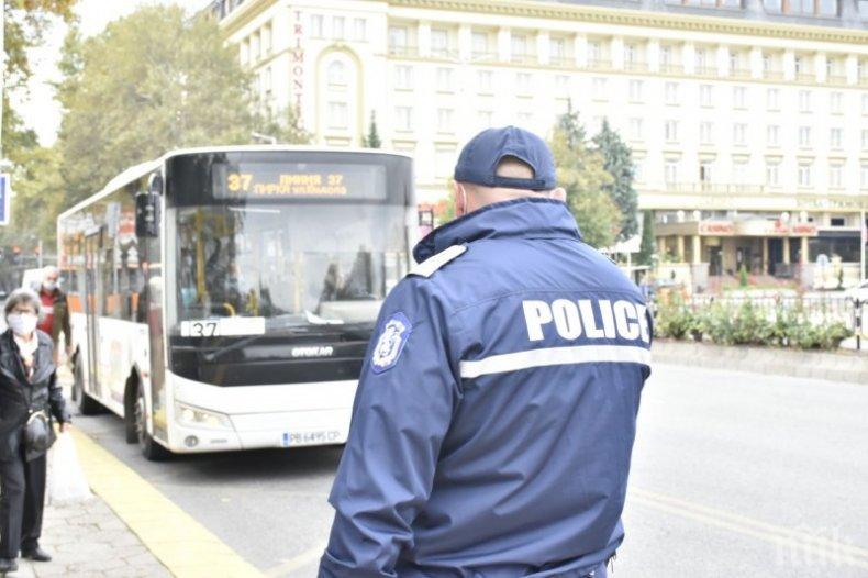Пътници се бият заради маски в пловдивските автобуси