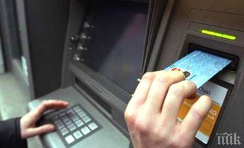 Пращат на съд жена, точила банковата карта на пенсионерка