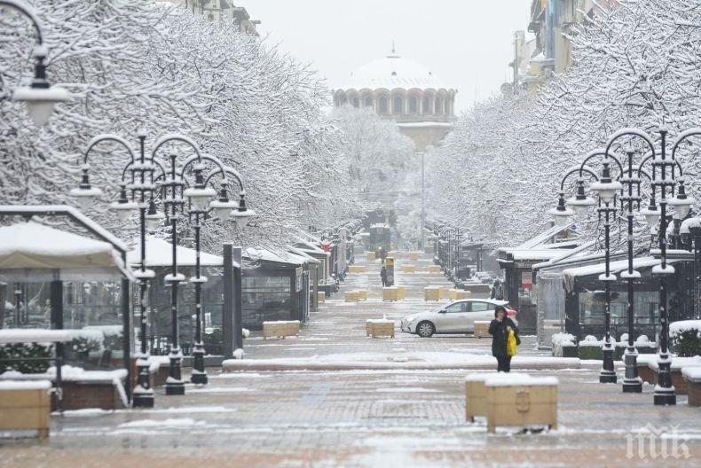 ПРОГНОЗА: Чака ни зимен декември - сняг вали на Бъдни вечер и за ЧНГ