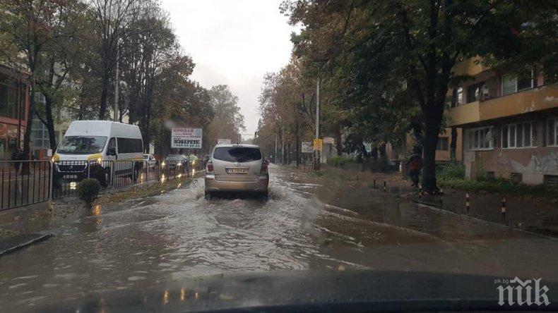 Градушка и порой превърнаха Добрич в река