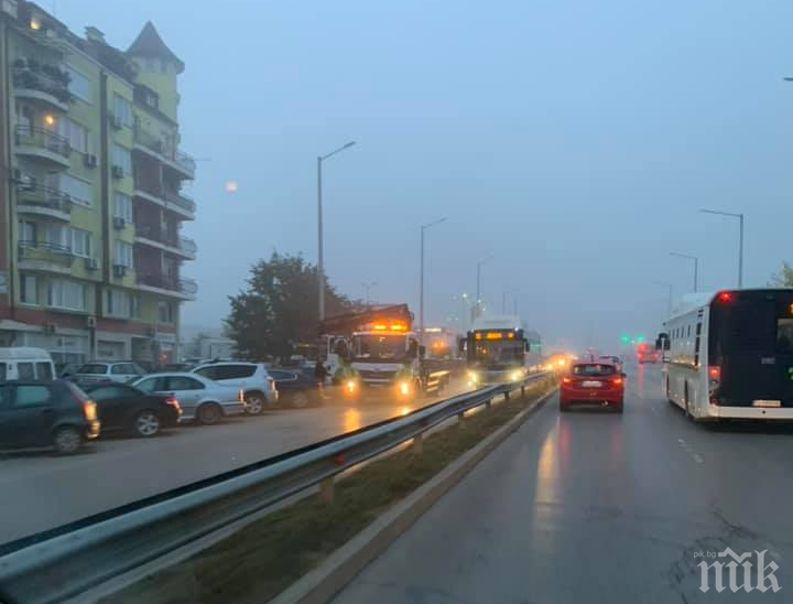 Сутрешна акция в столичния Люлин - вдигат наред неправилно паркирали автомобили (СНИМКА)