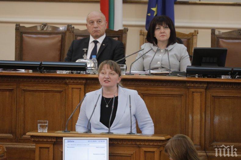 Депутатите привикват Деница Сачева за мярката 60 на 40 и за пенсиите