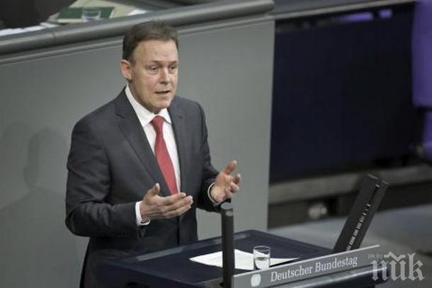 Зам.-шефът на Бундестага почина внезапно от коронавирус по време на тв интервю