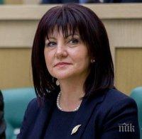 Караянчева си взима последно сбогом с баща си