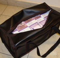 Крадла удари джакпота - грабна чанта от кола, оказа се натъпкана с 22 000 долара