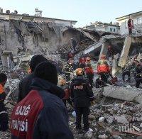 Турските пожарникари извадиха коте под отломките на земетресението в Измир (ВИДЕО)