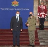 Красимир Каракачанов награди Мутафчийски за Деня на будителите (СНИМКИ)