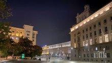ПРОТЕСТЪТ УГАСНА ОКОНЧАТЕЛНО! Площадът празен, 15 метежници се пънат да затварят кръстовището при Ректората - полицаите повече от тях (СНИМКИ)
