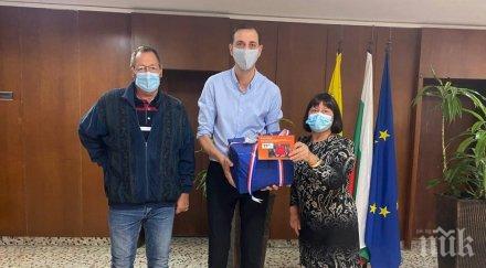 посланикът нидерландия подари лалета трикольор ямбол