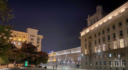 протестът угасна окончателно площадът празен метежници пънат затварят кръстовището ректората полицаите повече тях снимки