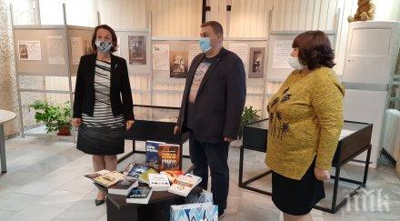 будителите емил радев отново дари книги варненската библиотека