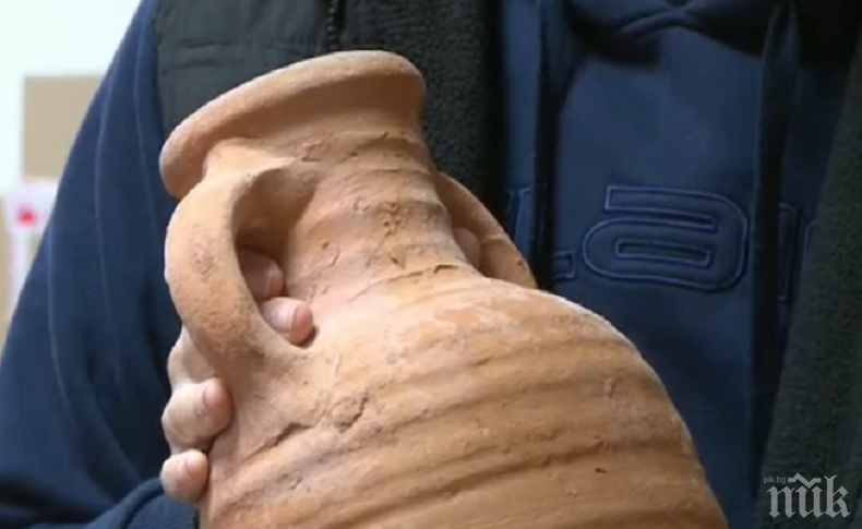 Откриха антични амфори при ремонта на Летния театър в Русе