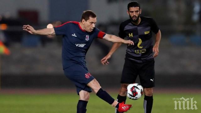 Шест внучета стискат палци на най-възрастния футболист