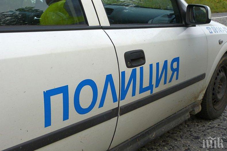 Нов удар на полицията: Откриха контрабанден тютюн, скрит в мерцедес край Пловдив (СНИМКИ)