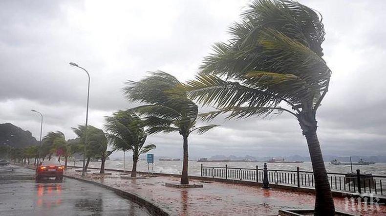 Масова евакуация във Филипините заради Гони - най-силният за годината тайфун