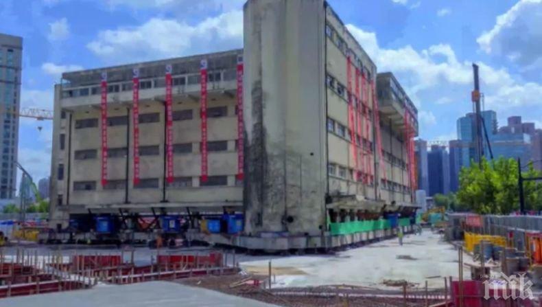 УНИКАЛНО: 5-етажна сграда в Китай „проходи на механични „крака“