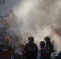 Спират издирването на оцелели под отломките след труса в Измир