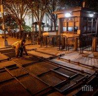 Напрежението пред Белия дом расте (СНИМКИ)