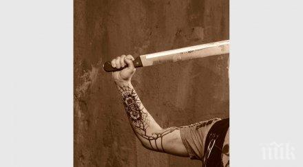 заловиха мъж мачете гробище париж