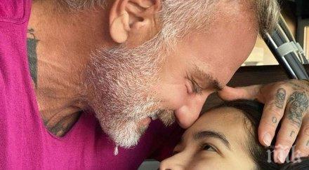 голям празник вижте танцуващия милионер посрещна жена бебето имението видео