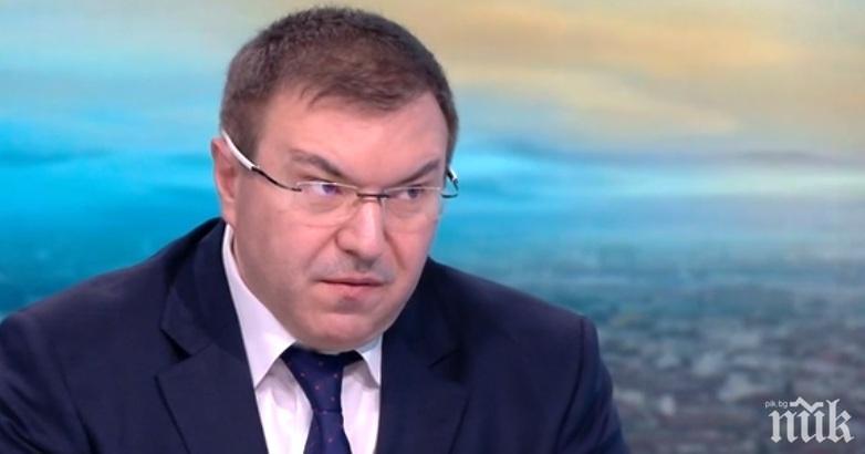 Здравният тръгва спешно към Бургас заради кризата с COVID-19