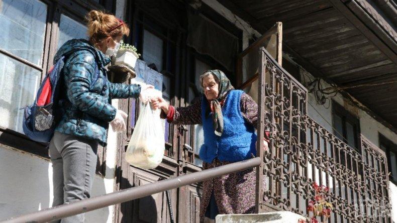 Вижте горещите телефони за доставка на храна и лекарства в страната