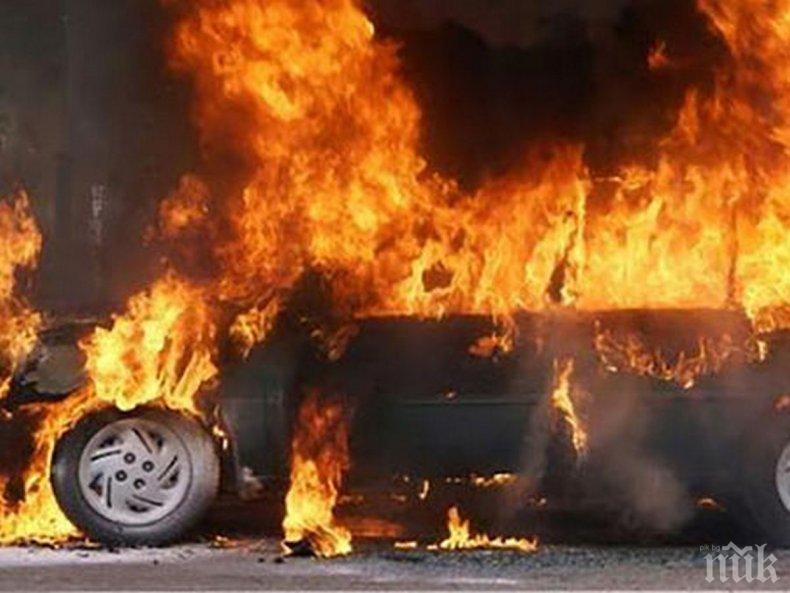 Автомобил изгоря като факла в Шумен