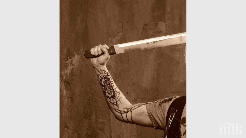 Заловиха мъж с мачете на гробище в Париж