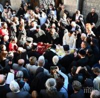 Огнище на коронавирус пламна след погребението на митрополит в Черна гора