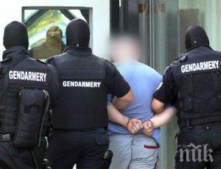 екшън пик задържаните мигранти герман афганистанци проверяват принадлежността мъжете групировки