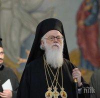 Албанският архиепископ Анастасий е прехвърлен в Атина за лечение от коронавирус